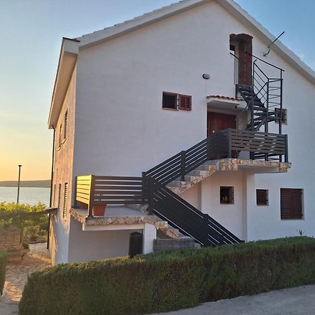 Apartments Cetiri Sestrice Novigrad  Extérieur photo